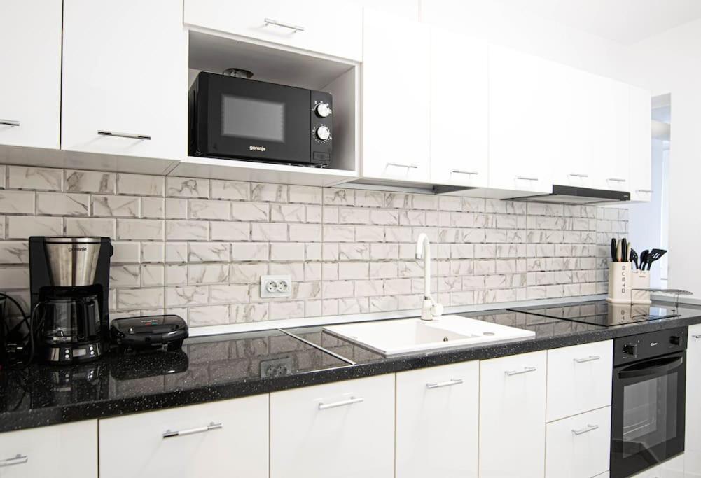 Ultra Central Luxury 3Br 2Bath Apt & Amazing Views Bukares Bagian luar foto