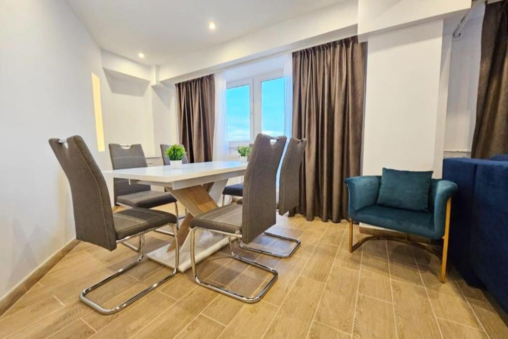 Ultra Central Luxury 3Br 2Bath Apt & Amazing Views Bukares Bagian luar foto