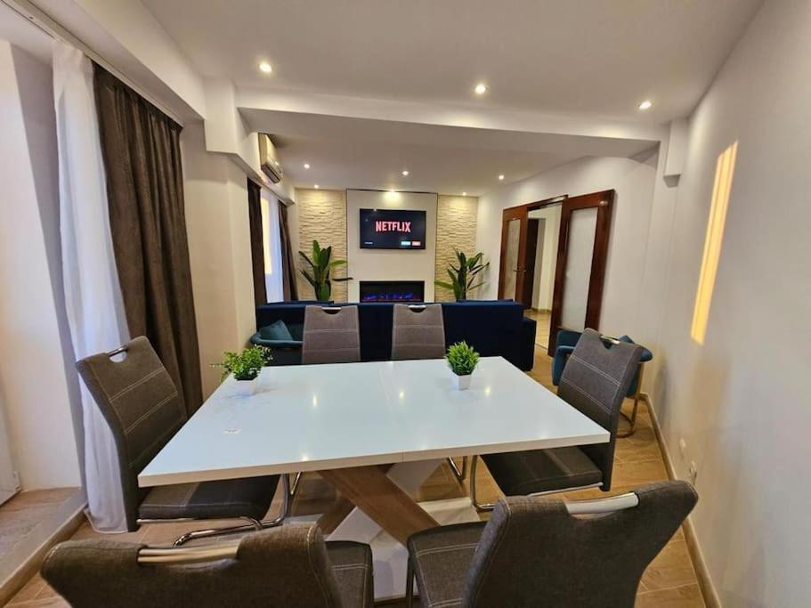 Ultra Central Luxury 3Br 2Bath Apt & Amazing Views Bukares Bagian luar foto