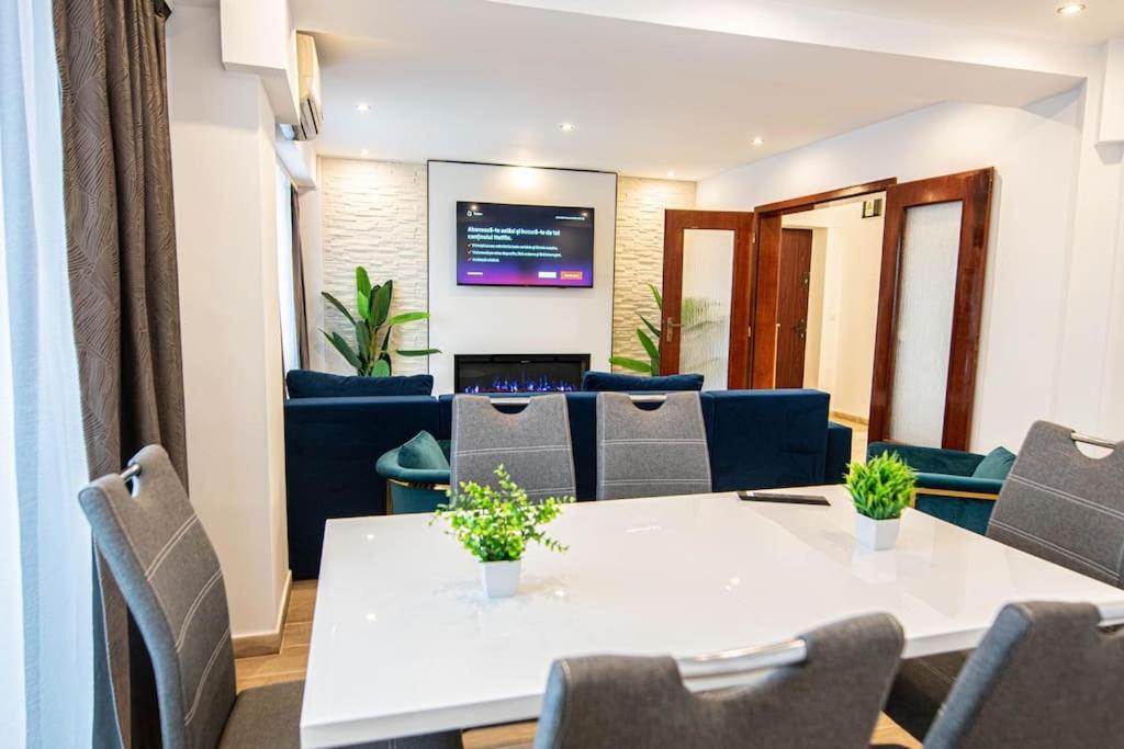 Ultra Central Luxury 3Br 2Bath Apt & Amazing Views Bukares Bagian luar foto