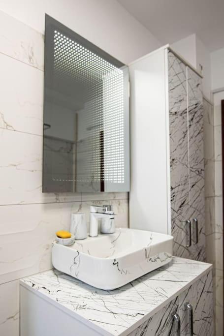 Ultra Central Luxury 3Br 2Bath Apt & Amazing Views Bukares Bagian luar foto